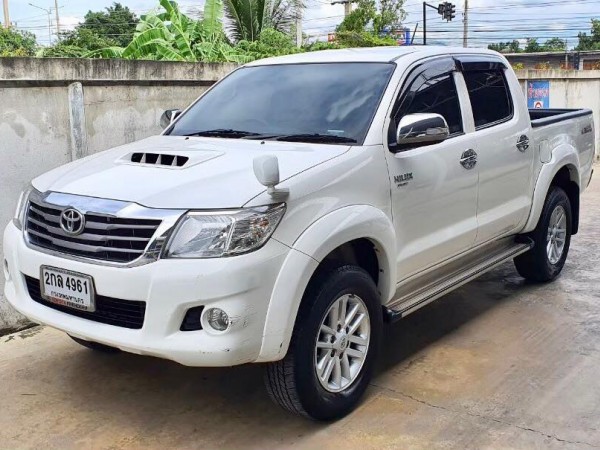 Toyota Hilux Vigo Prerunner (4 ประตู) ปี 2012 สีขาว