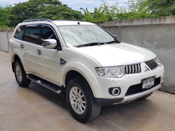 Mitsubishi Pajero Sport ปี 2012 สีขาว