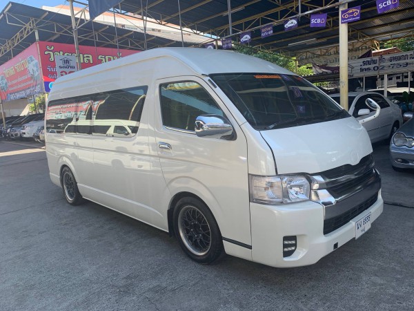 Toyota HiAce Commuter ปี 2011 สีขาว