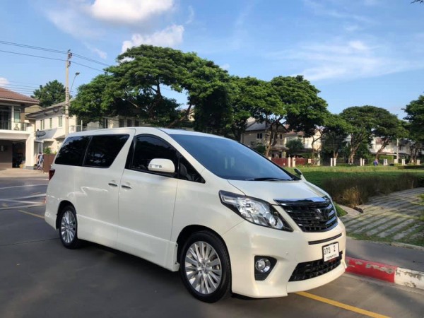 Toyota Alphard ปี 2013 สีขาว