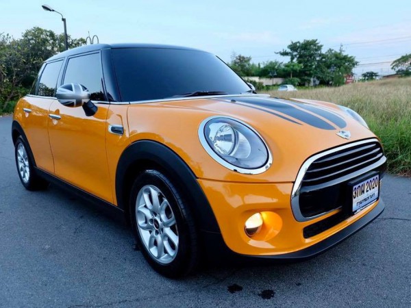 Mini Hatch (Cooper) Gen3 F55 (5 ประตู) ปี 2016 สีส้ม