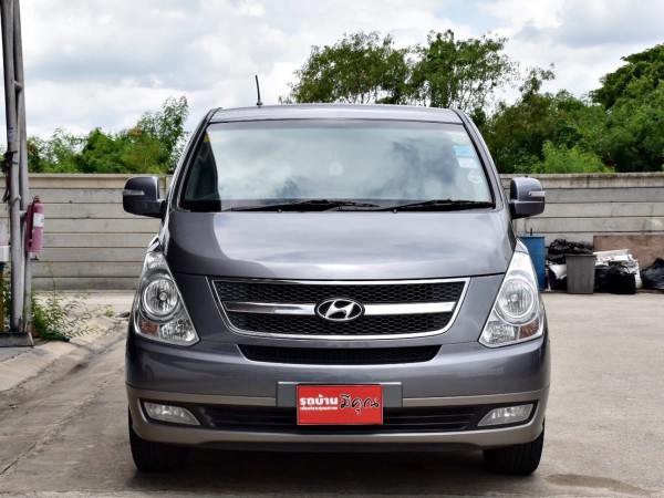 Hyundai H-1 ปี 2010 สีเทา