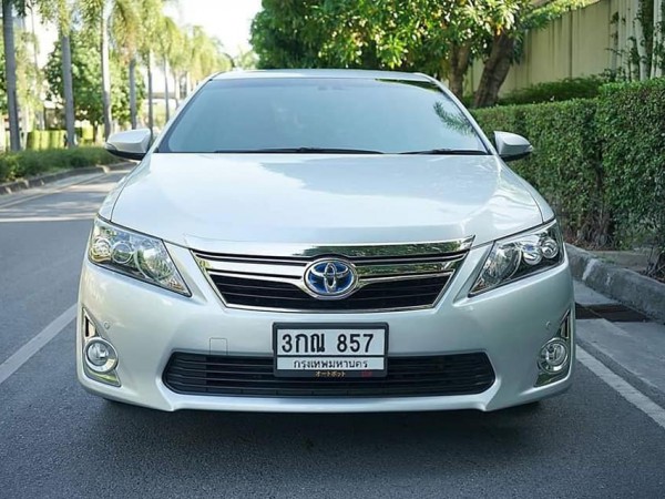Toyota Camry hybrid ปี 2014 สีเงิน