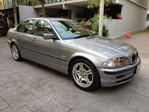 BMW 3 Series Gen4 E46 318i ปี 2001 สีเทา