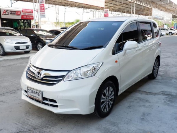 Honda Freed ปี 2013 สีขาว