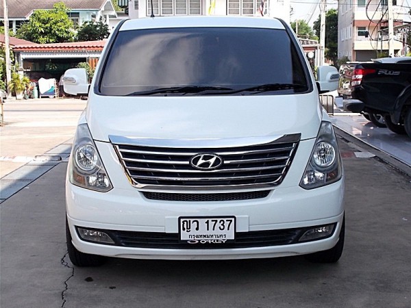 Hyundai Grand Starex ปี 2011 สีขาว