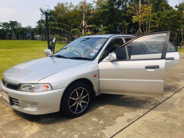 Mitsubishi Lancer ท้ายเบนซ์ ปี 2000 สีเงิน