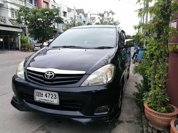 Toyota Innova ปี 2011 สีดำ