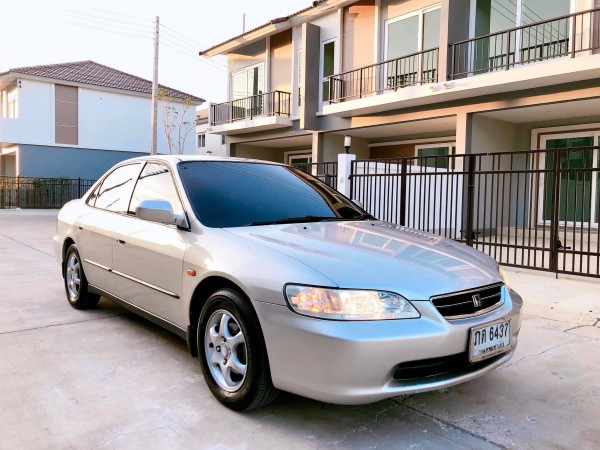 Honda Accord (งูเห่า) ปี 2000 สีเงิน