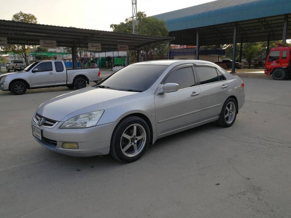 Honda Accord Gen 7 (ปลาวาฬ) ปี 2004 สีเงิน