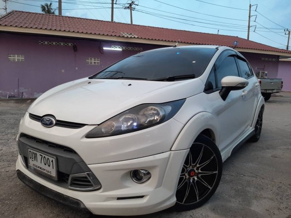 Ford Fiesta ปี 2012 สีขาว