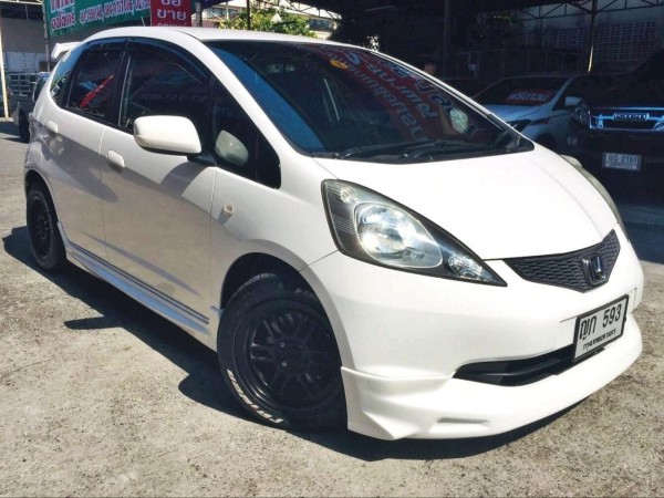 Honda Jazz GE ปี 2011 สีขาว