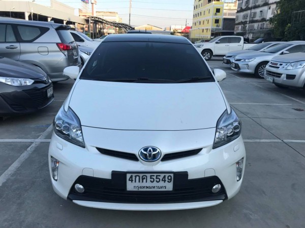 Toyota Prius ปี 2015 สีขาว