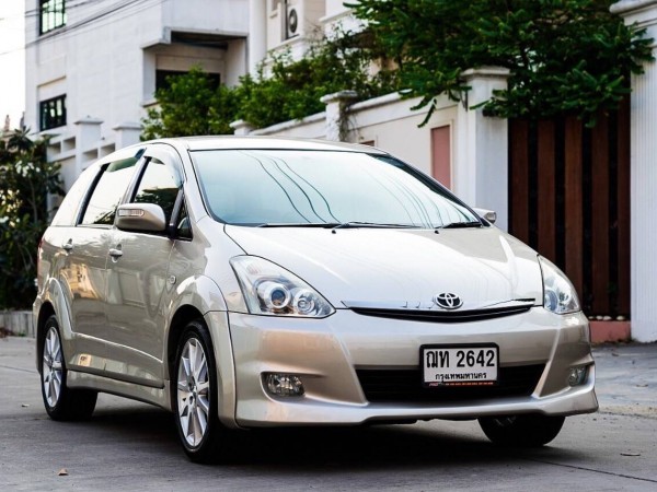 Toyota Wish ปี 2008 สีทอง