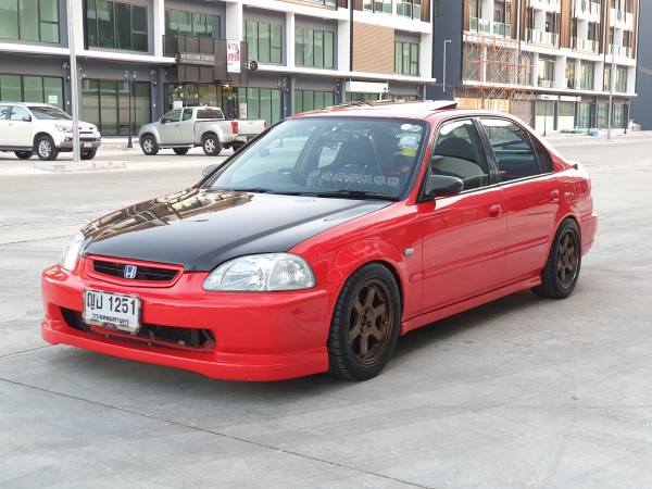 Honda Civic EK โฉม 4 ประตู ปี 1996 สีแดง