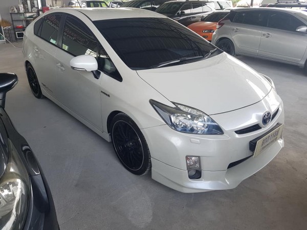 Toyota Prius ปี 2011 สีขาว