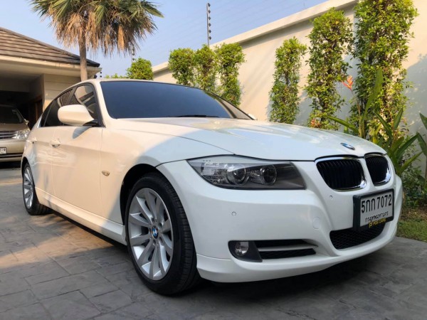 BMW 3 Series E90 320i ปี 2011 สีขาว