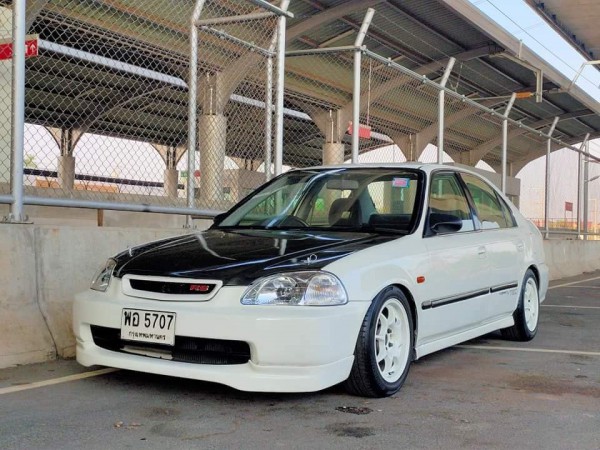 Honda Civic EK โฉม 4 ประตู ปี 1997 สีขาว