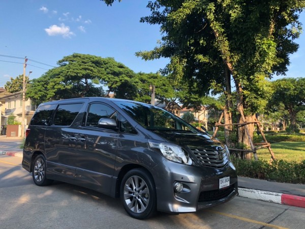 Toyota Alphard ปี 2011 สีเทา