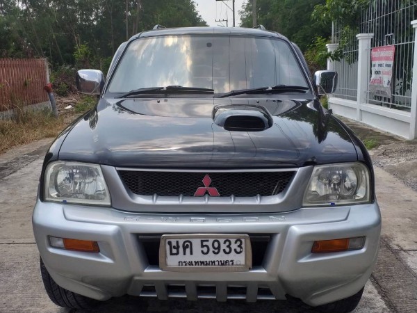 Mitsubishi strada G-wagon 2003 สีดำ 4wd