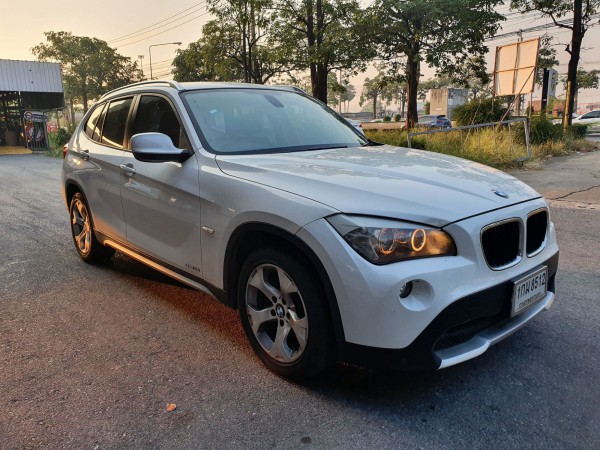 BMW X1 E84 2.0 ปี 2015 สีเงิน