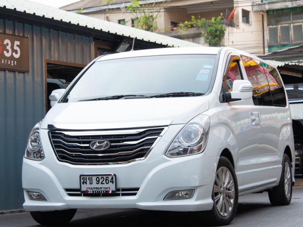 Hyundai Grand Starex ปี 2011 สีขาว