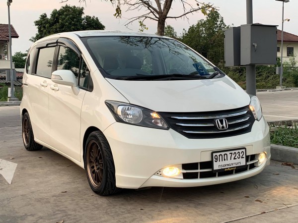 Honda Freed ปี 2012 สีขาว