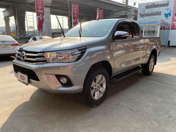 Toyota Hilux Revo Prerunner (Cab) ปี 2015 สีเงิน