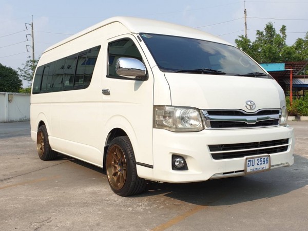 Toyota HiAce Commuter ปี 2011 สีขาว