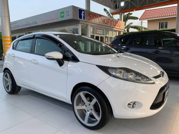 Ford Fiesta ปี 2012 สีขาว