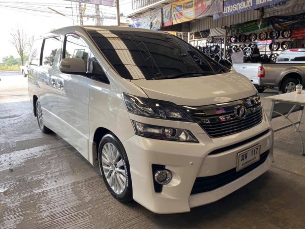 Toyota Vellfire ปี 2015 สีขาว