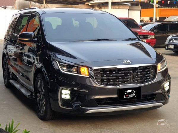 Kia Grand Carnival ปี 2018 สีเทา