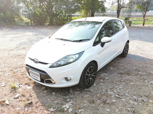 Ford Fiesta ปี 2012 สีขาว