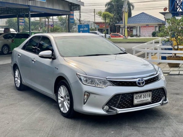 Toyota Camry ไมเนอร์เชนจ์ ปี 2016 สีเงิน