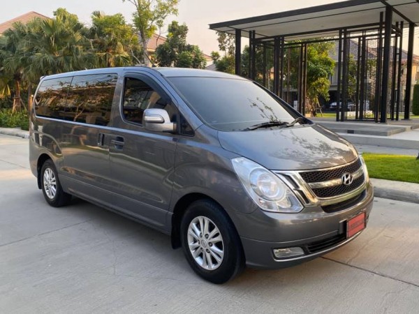 Hyundai H-1 ปี 2011 สีเทา