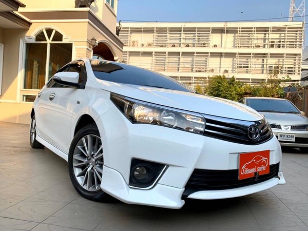 Toyota Corolla Altis ปี 2014 สีขาว