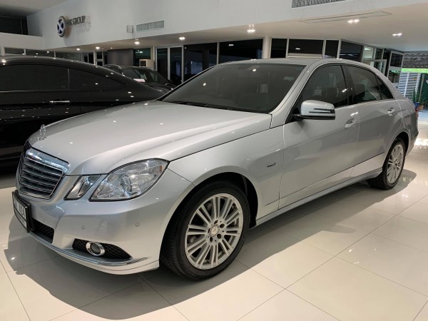 Mercedes-Benz E-Class W212 E200 ปี 2010 สีเงิน