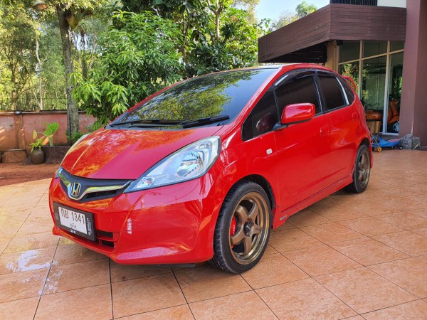 Honda Jazz GE ปี 2013 สีแดง