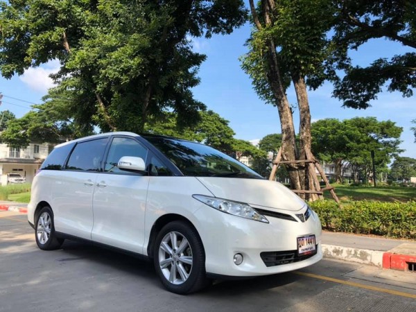 Toyota Estima ปี 2010 สีขาว