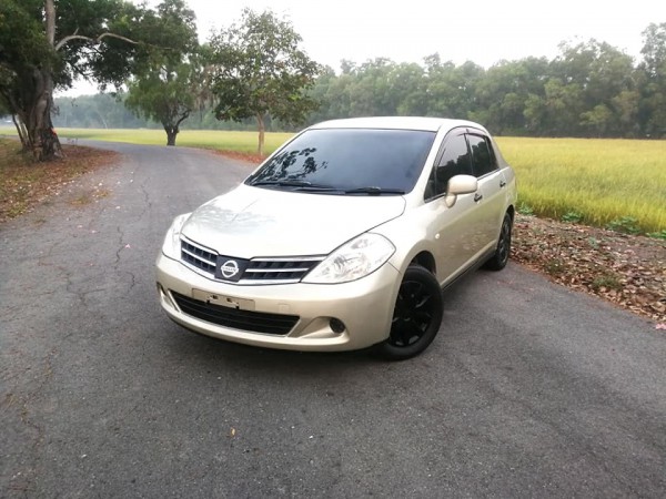 Nissan Tiida Latio ปี 2010