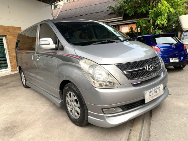 Hyundai H-1 ปี 2011 สีเงิน