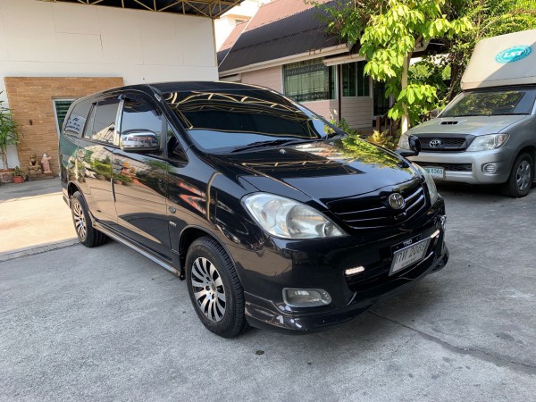 Toyota Innova ปี 2009 สีดำ