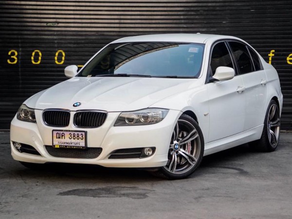 BMW 3 Series E90 318i ปี 2010 สีขาว