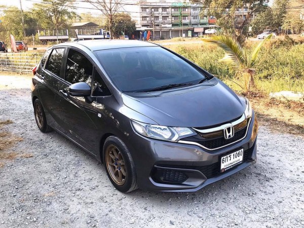 Honda Jazz GK ปี 2017 สีเทา