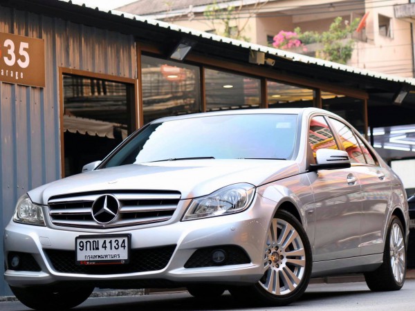 Mercedes-Benz C-Class W204 C200 ปี 2012 สีเงิน