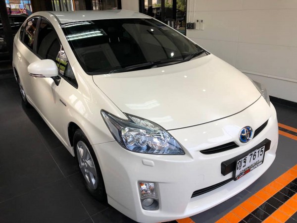 Toyota Prius ปี 2011 สีขาว