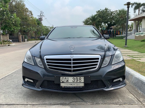 Mercedes-Benz E-Class W212 E220 ปี 2011 สีเทา