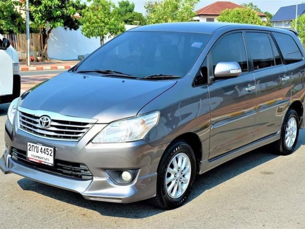 Toyota Innova ปี 2013 สีเทา