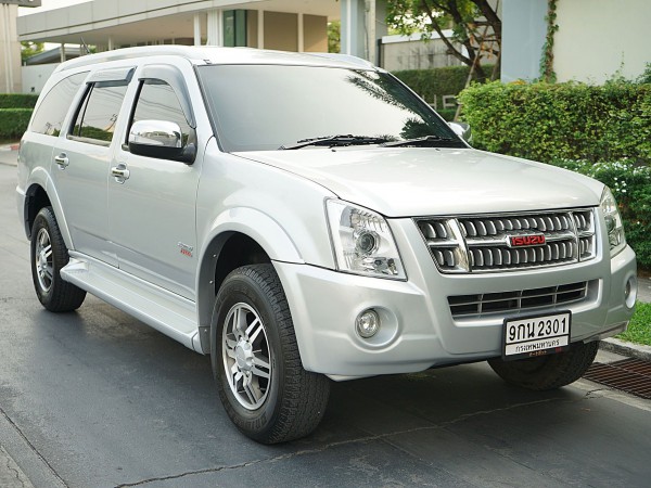 Isuzu MU-7 ปี 2010 สีเงิน