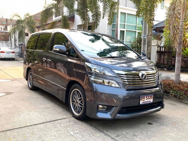 Toyota Vellfire ปี 2011 สีเทา